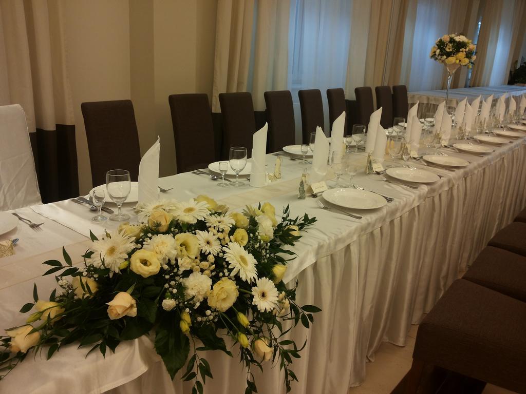 Hotel Feniks Gniezno Eksteriør bilde